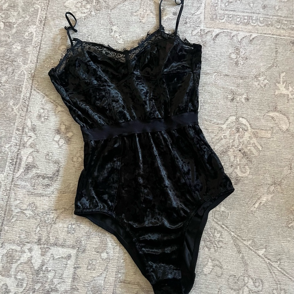 Velvet bodysuit with lace